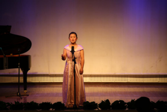 侯鑫美演唱的《孟姜女》感情丰富、细腻,感动了全场。